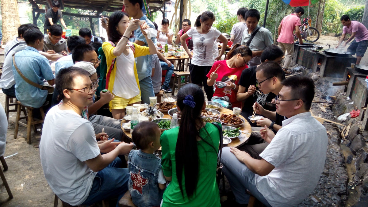 深圳龍華區(qū)啟明社工服務中心義工來深圳九龍山生態(tài)園休閑農(nóng)家樂一日游