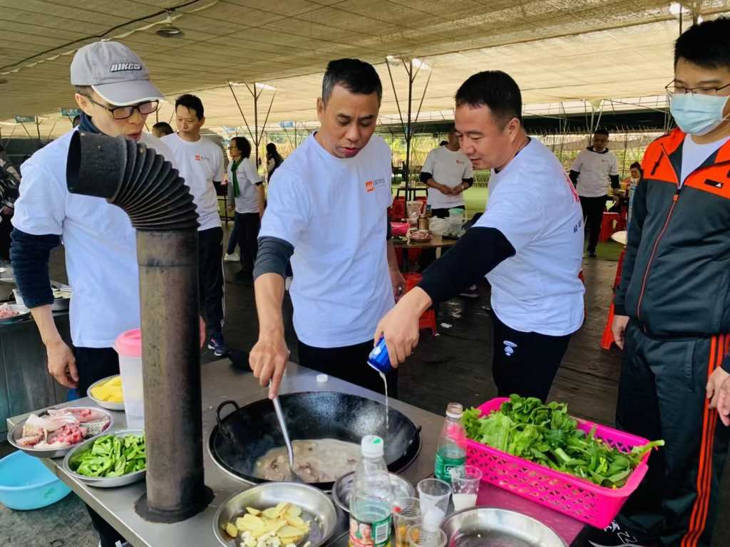 別樣的農(nóng)家樂不一樣的公司團建組織野炊做飯拓展好去處